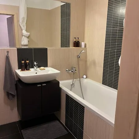 Modern 2 Apt With Free Parking And Wi-fi, Self Check-in * Братислава