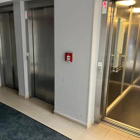 Modern 2 Apt With Free Parking And Wi-fi, Self Check-in Apartment *